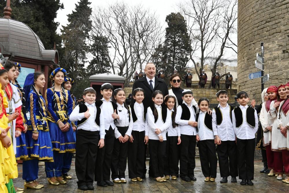 Prezident İlham Əliyev və birinci xanım Mehriban Əliyeva Novruz bayramı münasibətilə ümumxalq şənliyində iştirak ediblər (YENİLƏNİB-3) (FOTO)