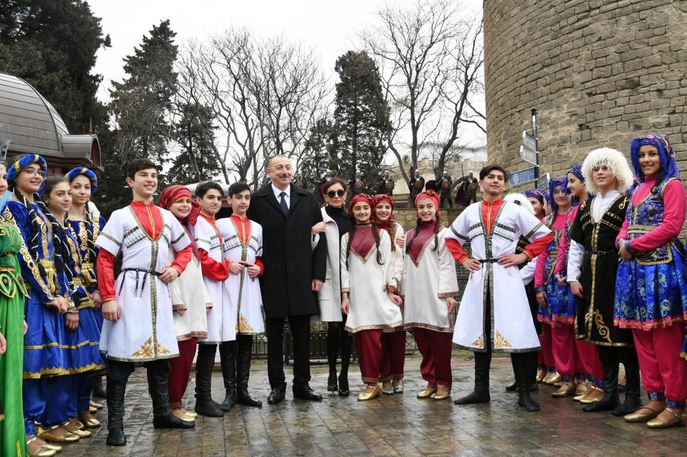 Prezident İlham Əliyev və birinci xanım Mehriban Əliyeva Novruz bayramı münasibətilə ümumxalq şənliyində iştirak ediblər (YENİLƏNİB-3) (FOTO)