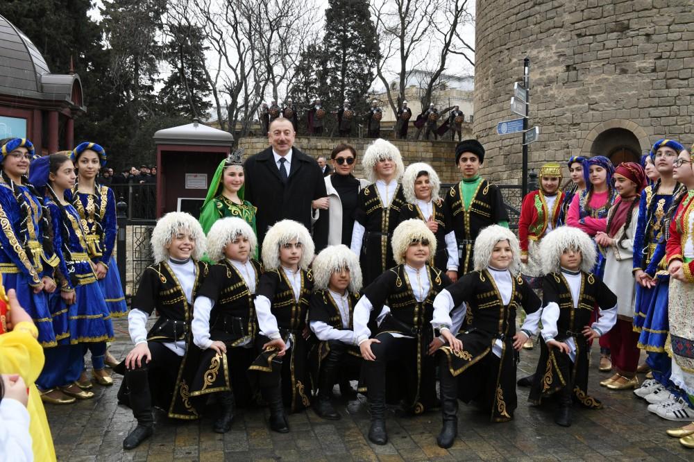 Prezident İlham Əliyev və birinci xanım Mehriban Əliyeva Novruz bayramı münasibətilə ümumxalq şənliyində iştirak ediblər (YENİLƏNİB-3) (FOTO)