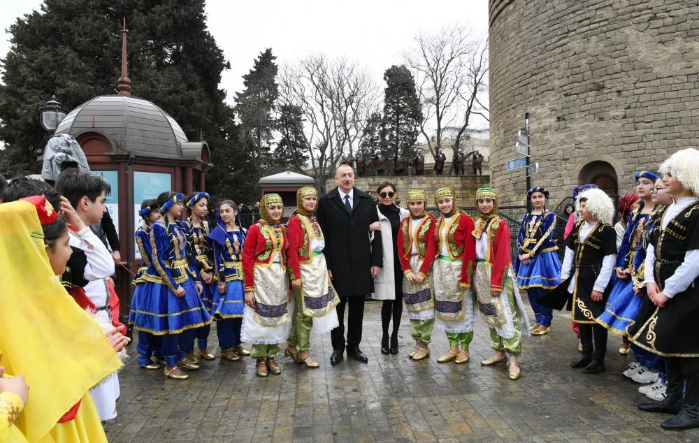 Prezident İlham Əliyev və birinci xanım Mehriban Əliyeva Novruz bayramı münasibətilə ümumxalq şənliyində iştirak ediblər (YENİLƏNİB-3) (FOTO)