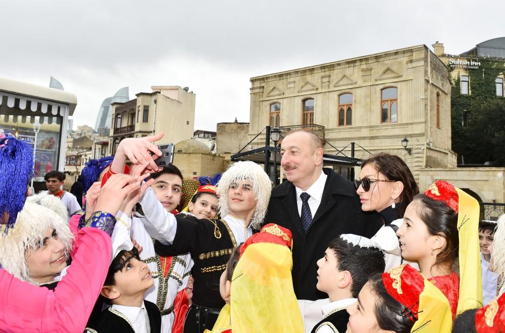 Prezident İlham Əliyev və birinci xanım Mehriban Əliyeva Novruz bayramı münasibətilə ümumxalq şənliyində iştirak ediblər (YENİLƏNİB-3) (FOTO)