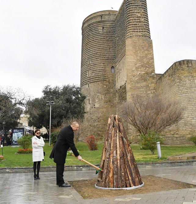 Prezident İlham Əliyev və birinci xanım Mehriban Əliyeva Novruz bayramı münasibətilə ümumxalq şənliyində iştirak ediblər (YENİLƏNİB-3) (FOTO)