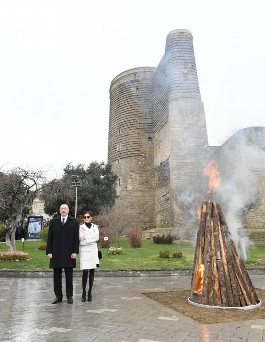 Prezident İlham Əliyev və birinci xanım Mehriban Əliyeva Novruz bayramı münasibətilə ümumxalq şənliyində iştirak ediblər (YENİLƏNİB-3) (FOTO)