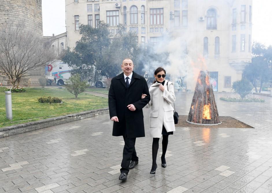 Prezident İlham Əliyev və birinci xanım Mehriban Əliyeva Novruz bayramı münasibətilə ümumxalq şənliyində iştirak ediblər (YENİLƏNİB-3) (FOTO)