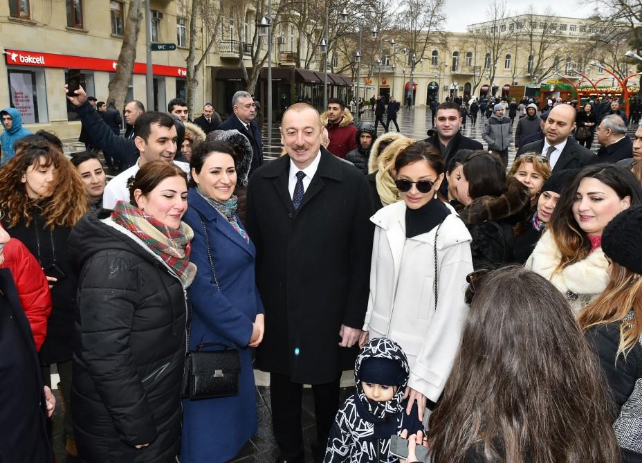Prezident İlham Əliyev və birinci xanım Mehriban Əliyeva Novruz bayramı münasibətilə ümumxalq şənliyində iştirak ediblər (YENİLƏNİB-3) (FOTO)