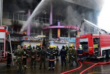 Bakıda ticarət mərkəzində yanğın davam edir (FOTO/VİDEO)