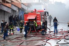 Bakıda ticarət mərkəzində yanğın davam edir (FOTO/VİDEO)