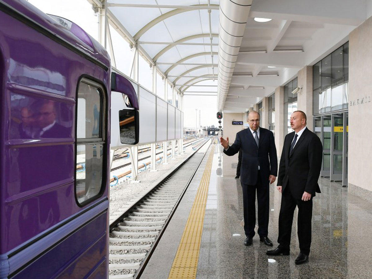 Prezident İlham Əliyev Bakı Metropoliteninin əsaslı şəkildə yenidən qurulan “Bakmil” stansiyasında yaradılan şəraitlə tanış olub (FOTO) (YENİLƏNİB)
