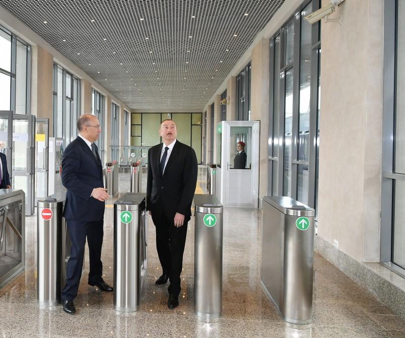 Prezident İlham Əliyev Bakı Metropoliteninin əsaslı şəkildə yenidən qurulan “Bakmil” stansiyasında yaradılan şəraitlə tanış olub (FOTO) (YENİLƏNİB)