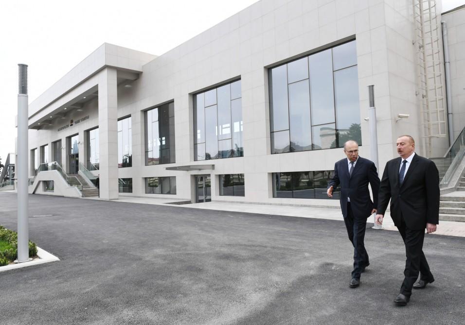 Prezident İlham Əliyev Bakı Metropoliteninin əsaslı şəkildə yenidən qurulan “Bakmil” stansiyasında yaradılan şəraitlə tanış olub (FOTO) (YENİLƏNİB)