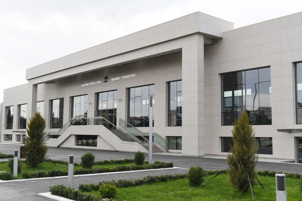 Prezident İlham Əliyev Bakı Metropoliteninin əsaslı şəkildə yenidən qurulan “Bakmil” stansiyasında yaradılan şəraitlə tanış olub (FOTO) (YENİLƏNİB)
