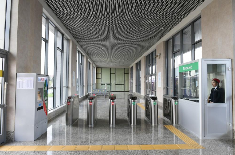 Prezident İlham Əliyev Bakı Metropoliteninin əsaslı şəkildə yenidən qurulan “Bakmil” stansiyasında yaradılan şəraitlə tanış olub (FOTO) (YENİLƏNİB)