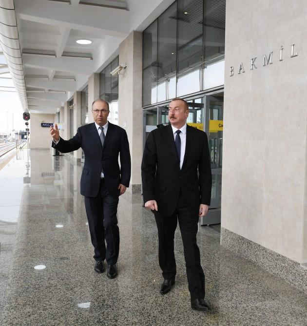 Prezident İlham Əliyev Bakı Metropoliteninin əsaslı şəkildə yenidən qurulan “Bakmil” stansiyasında yaradılan şəraitlə tanış olub (FOTO) (YENİLƏNİB)