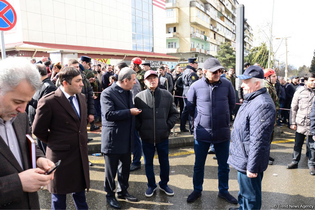 Fövqəladə hallar naziri yanğın baş verən əraziyə gəlib