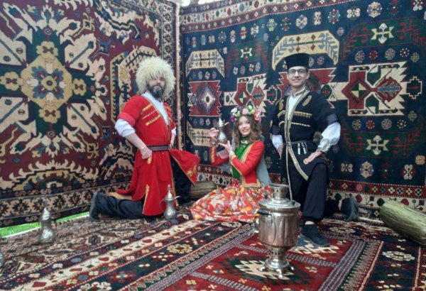 Bulvarda “Bahar nağılı” (FOTO)