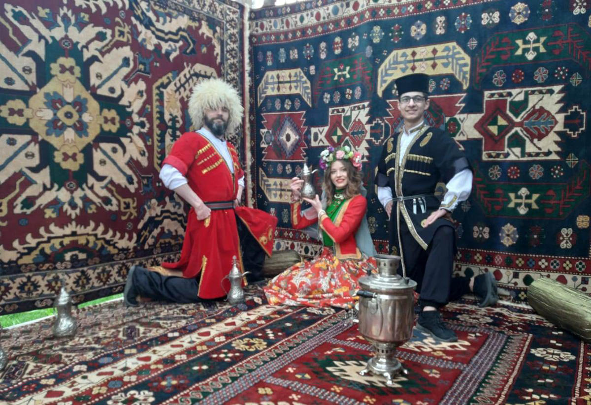 Bulvarda “Bahar nağılı” (FOTO)