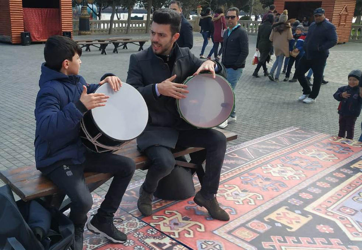 Bulvarda “Bahar nağılı” (FOTO)