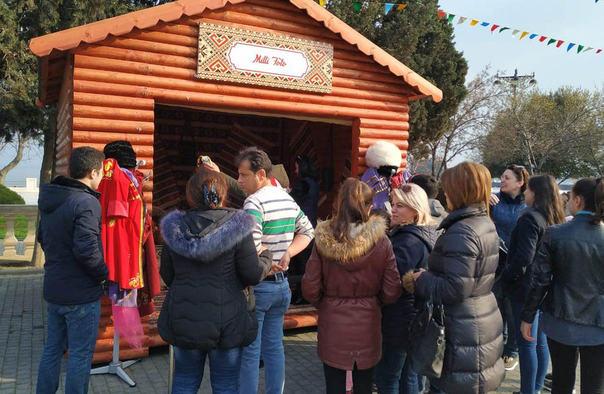 Bulvarda “Bahar nağılı” (FOTO)