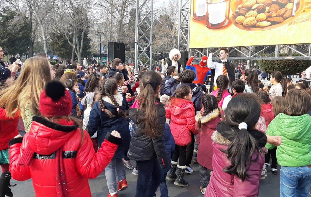 Bulvarda “Bahar nağılı” (FOTO)