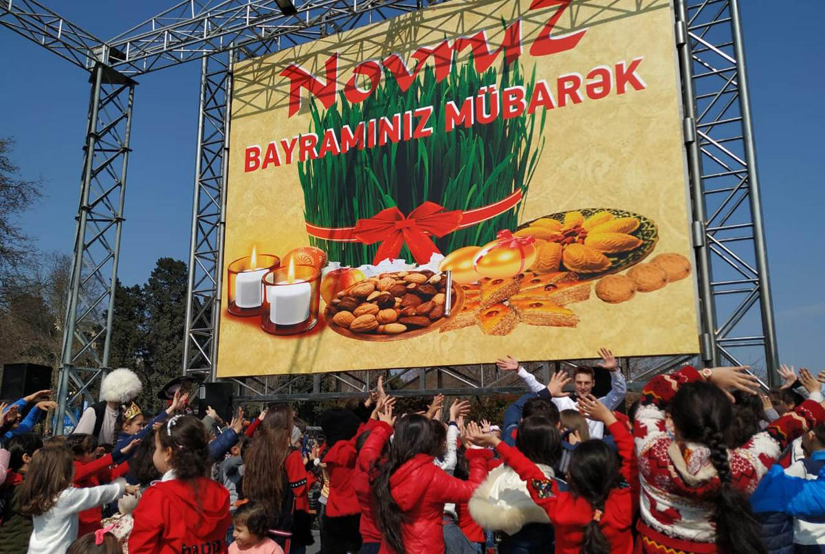 Bulvarda “Bahar nağılı” (FOTO)