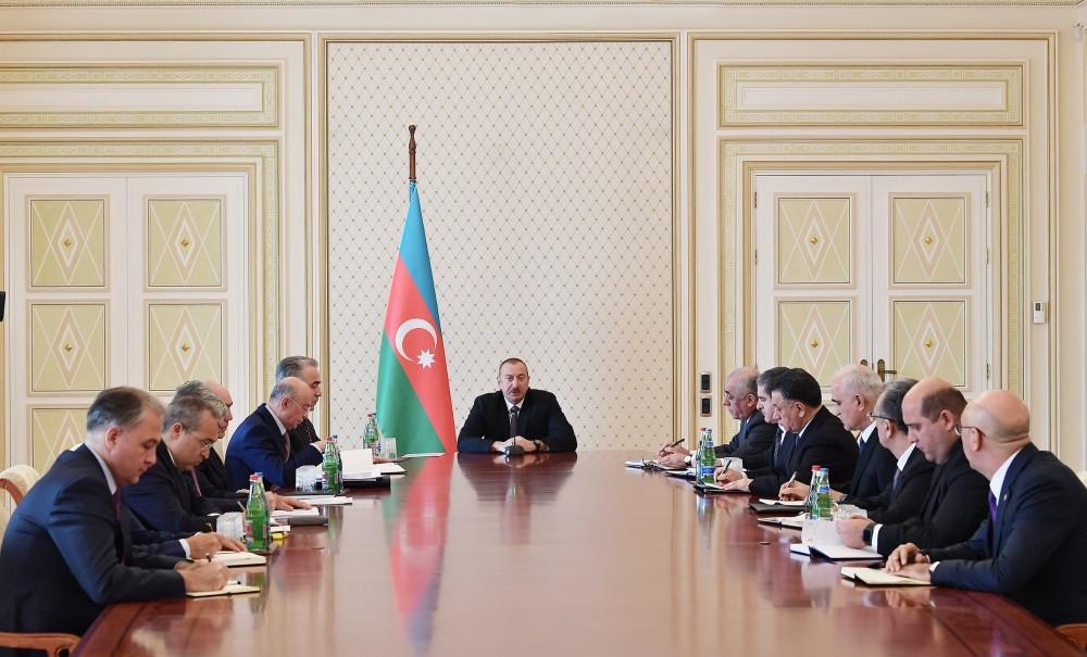 Prezident İlham Əliyev: Ticarət mərkəzindəki yanğından ziyan görən sahibkarları gələcəkdə işlə təmin etmək üçün müvafiq addımlar atılacaq