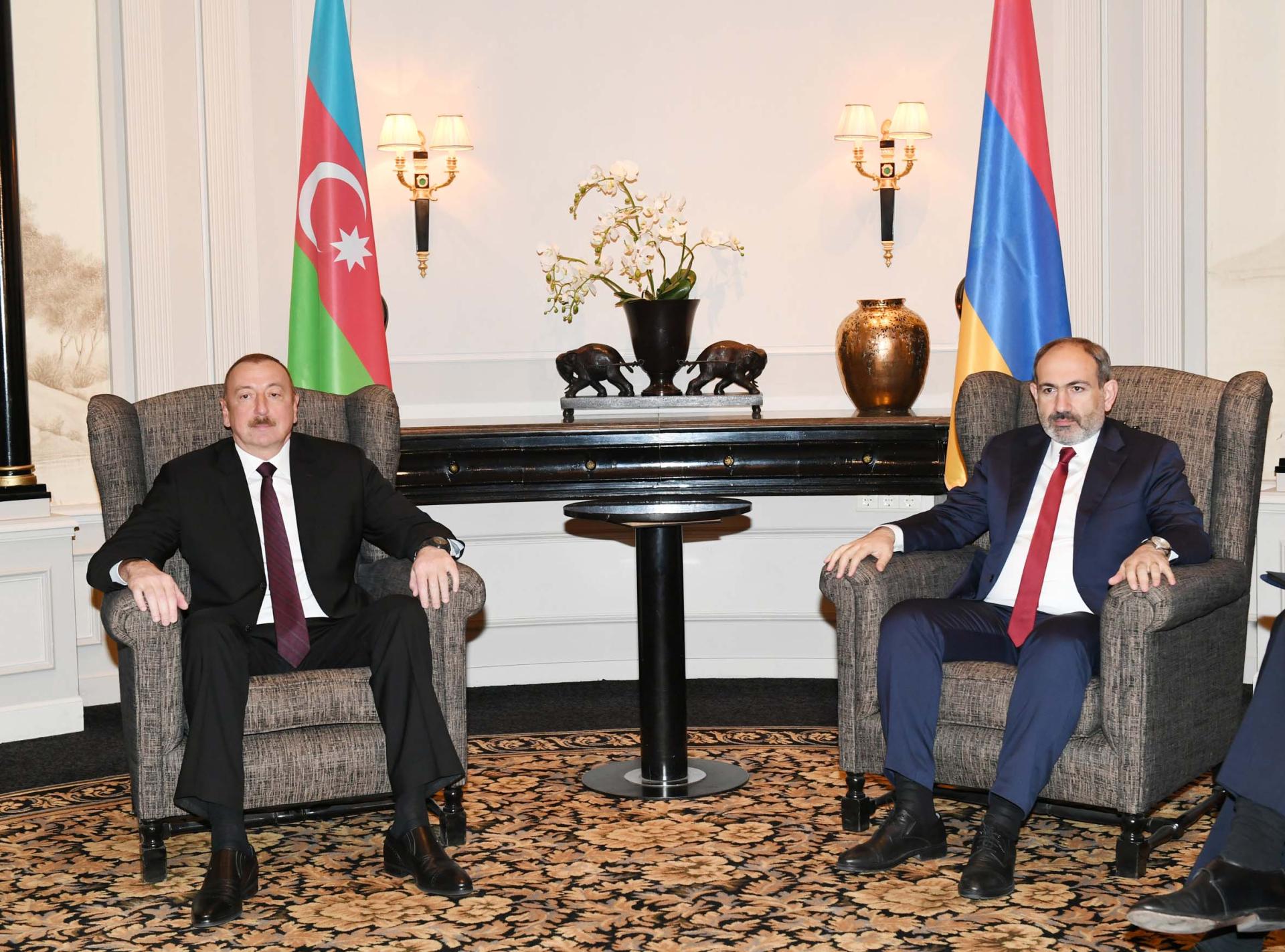 Prezident İlham Əliyevlə Ermənistanın baş naziri arasında təkbətək görüş yekunlaşıb (FOTO) (YENİLƏNİB 2)