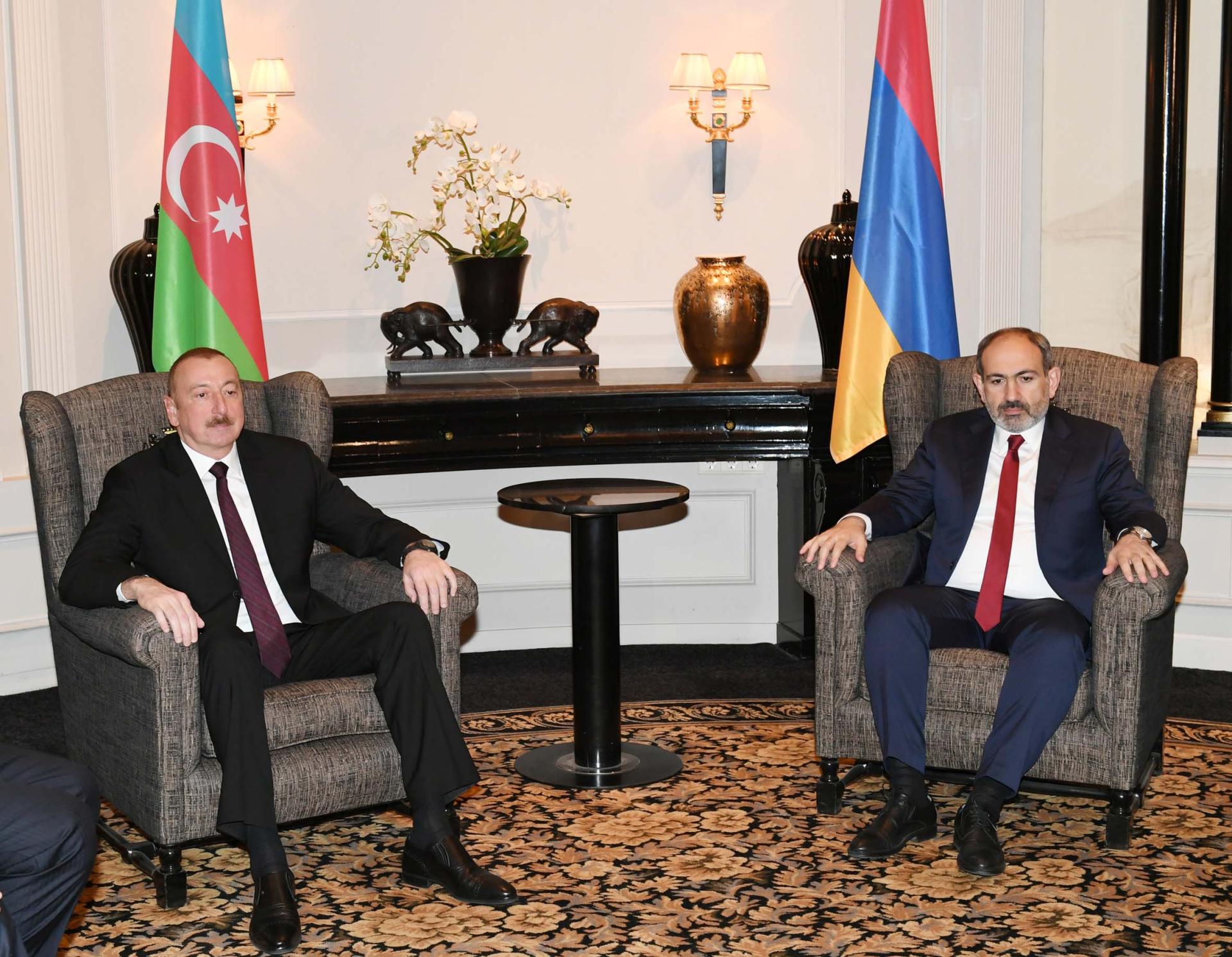 Prezident İlham Əliyevlə Ermənistanın baş naziri arasında təkbətək görüş yekunlaşıb (FOTO) (YENİLƏNİB 2)