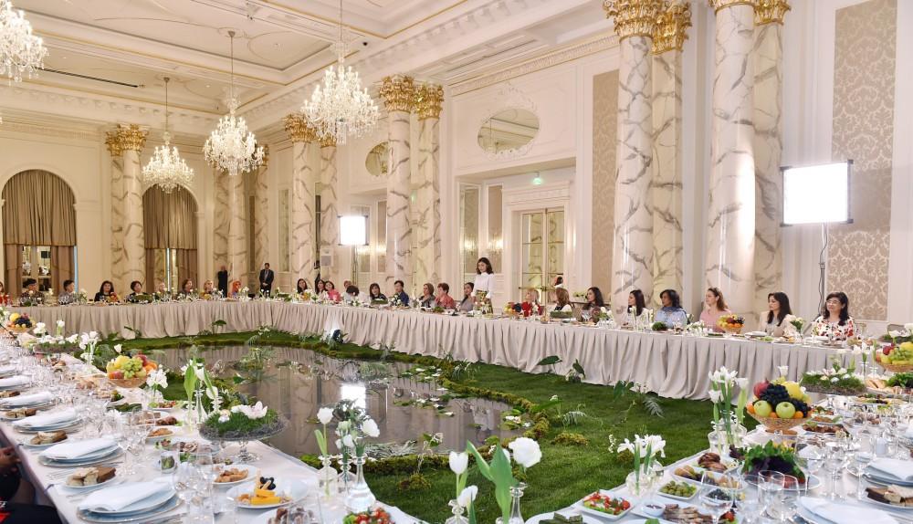 Birinci vitse-prezident Mehriban Əliyeva: Azərbaycan müasir, dünyaya açıq, sülhsevər, daim əməkdaşlıq və inkişaf naminə çıxış edən ölkədir (FOTO)