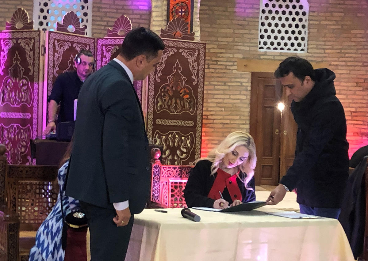 Gülnarə Xəlilova beynəlxalq milli geyim dizaynerləri assosiasiyasının yaradılması haqqında memorandum imzalayıb (FOTO)
