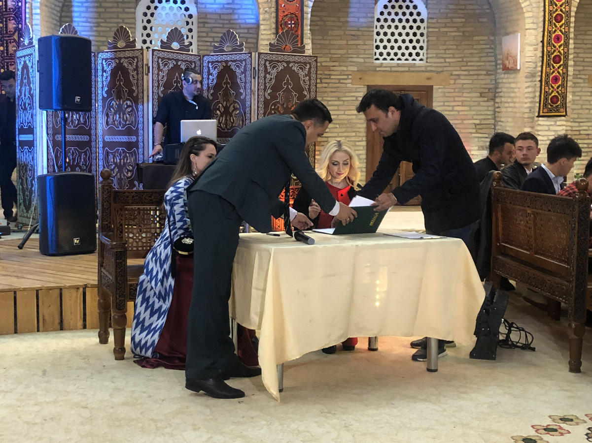 Gülnarə Xəlilova beynəlxalq milli geyim dizaynerləri assosiasiyasının yaradılması haqqında memorandum imzalayıb (FOTO)