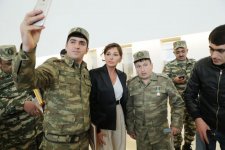 Birinci vitse-prezident Mehriban Əliyeva Heydər Əliyev Fondu tərəfindən yüksək texnologiyalı protezlərlə təmin olunan hərbçilərlə görüşüb (FOTO) (YENİLƏNİB)