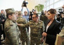 Birinci vitse-prezident Mehriban Əliyeva Heydər Əliyev Fondu tərəfindən yüksək texnologiyalı protezlərlə təmin olunan hərbçilərlə görüşüb (FOTO) (YENİLƏNİB)