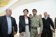 Birinci vitse-prezident Mehriban Əliyeva Heydər Əliyev Fondu tərəfindən yüksək texnologiyalı protezlərlə təmin olunan hərbçilərlə görüşüb (FOTO) (YENİLƏNİB)