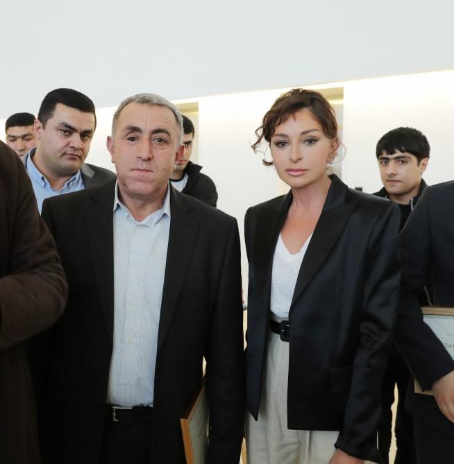 Birinci vitse-prezident Mehriban Əliyeva Heydər Əliyev Fondu tərəfindən yüksək texnologiyalı protezlərlə təmin olunan hərbçilərlə görüşüb (FOTO) (YENİLƏNİB)