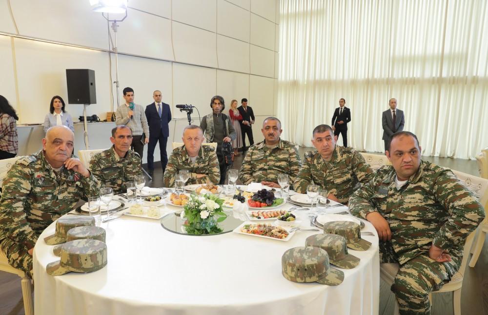 Birinci vitse-prezident Mehriban Əliyeva Heydər Əliyev Fondu tərəfindən yüksək texnologiyalı protezlərlə təmin olunan hərbçilərlə görüşüb (FOTO) (YENİLƏNİB)