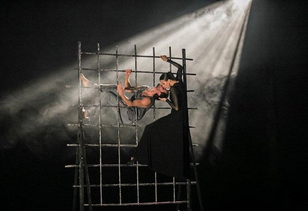 Eyfmanın teatrı Bakıda "Günahın o biri tərəfi" tamaşasını göstərəcək (FOTO)