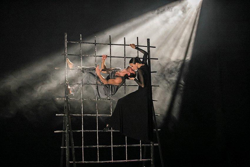Eyfmanın teatrı Bakıda "Günahın o biri tərəfi" tamaşasını göstərəcək (FOTO)