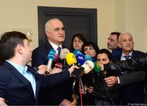 Nazir: “Diqlas” ticarət mərkəzində yanğından zərər çəkmiş 57 sahibkar maliyyə yardımı alıb (FOTO)