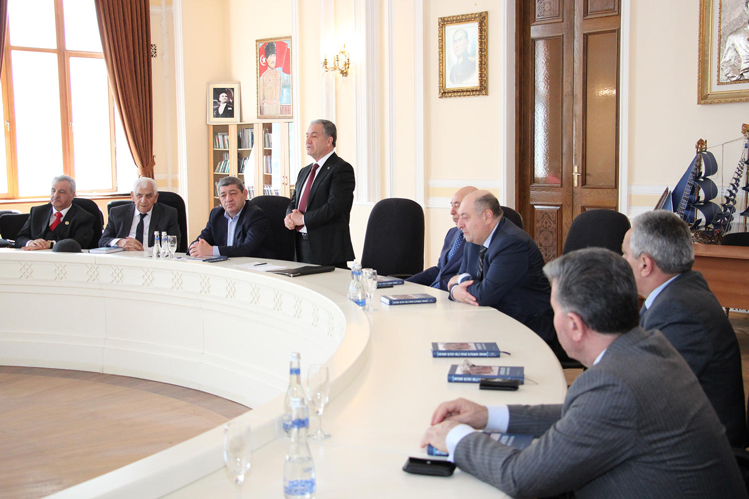 “Heydər Əliyev - milli-siyasi elitamızın zirvəsi” kitabının təqdimat mərasimi keçirilib (FOTO)