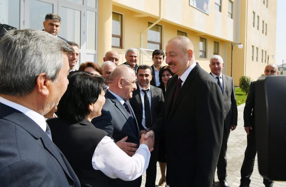 Prezident İlham Əliyev Kürdəxanıda məcburi köçkün ailələri üçün yeni yaşayış kompleksinin açılışında iştirak edib (FOTO) (YENİLƏNİB 3)