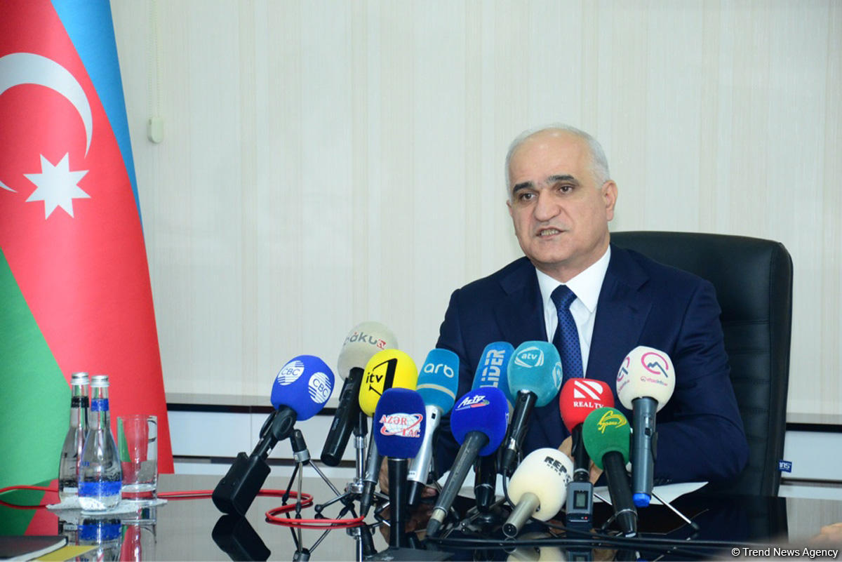 Nazir: “Diqlas” ticarət mərkəzində yanğından zərər çəkmiş 57 sahibkar maliyyə yardımı alıb (FOTO)