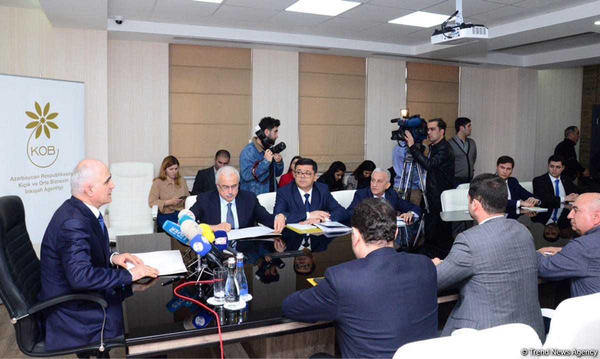 Nazir: “Diqlas” ticarət mərkəzində yanğından zərər çəkmiş 57 sahibkar maliyyə yardımı alıb (FOTO)
