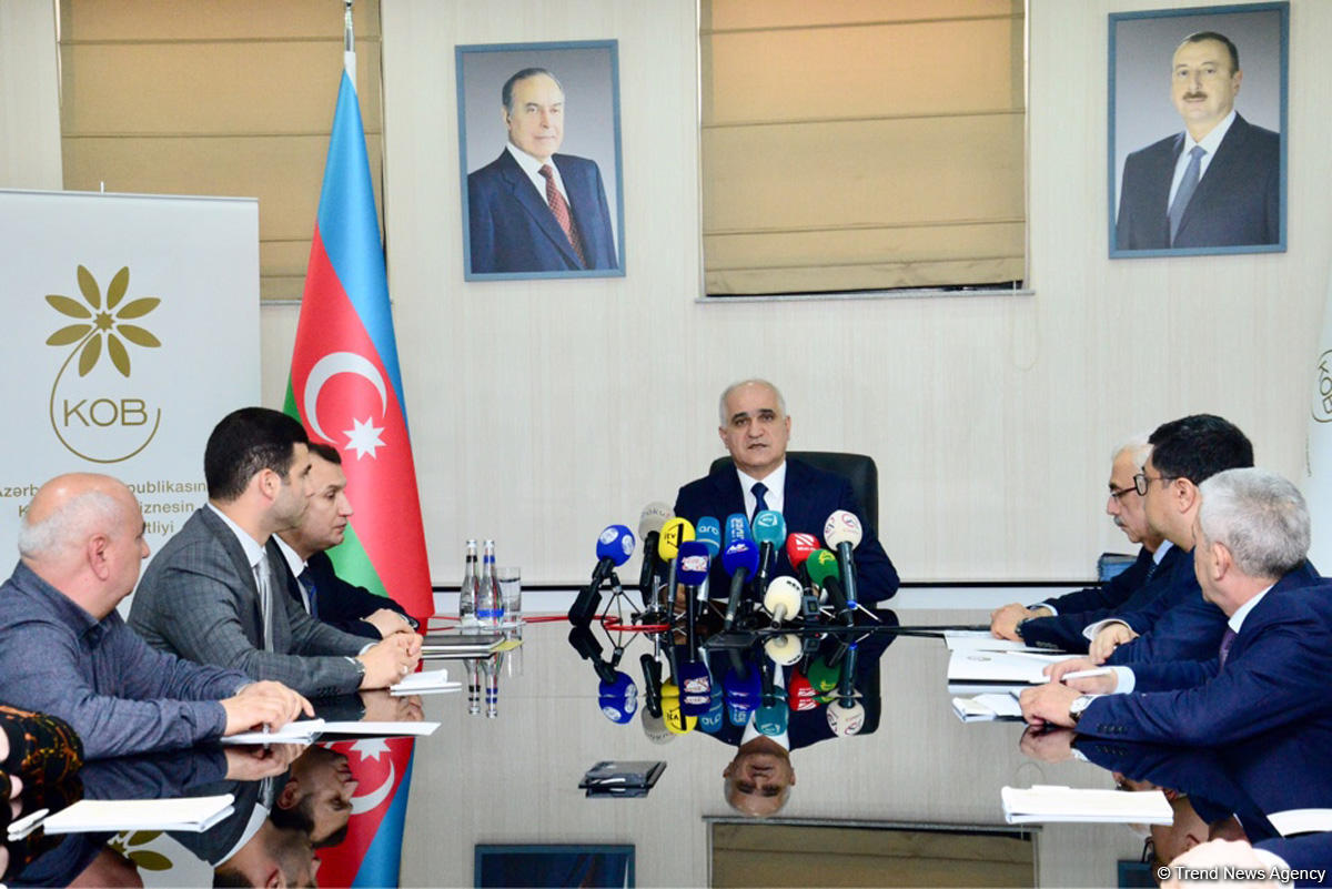 Nazir: “Diqlas” ticarət mərkəzində yanğından zərər çəkmiş 57 sahibkar maliyyə yardımı alıb (FOTO)