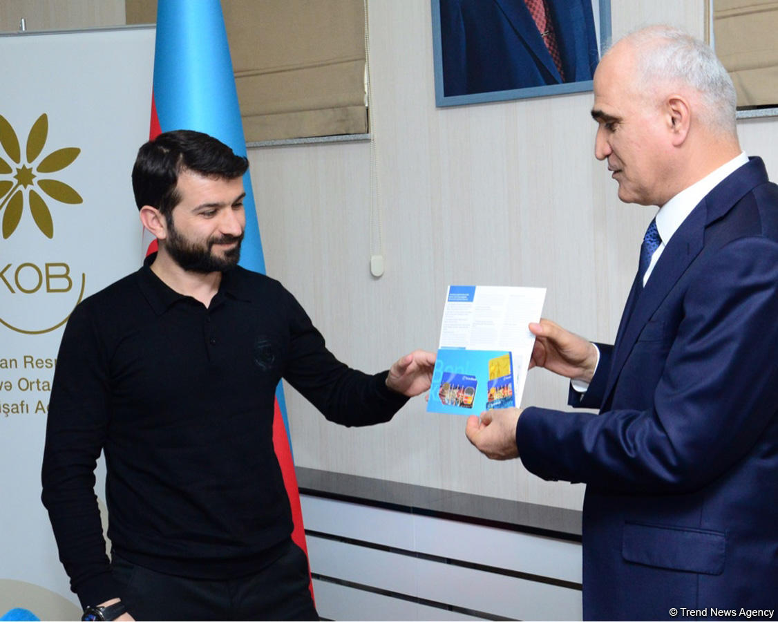 Nazir: “Diqlas” ticarət mərkəzində yanğından zərər çəkmiş 57 sahibkar maliyyə yardımı alıb (FOTO)