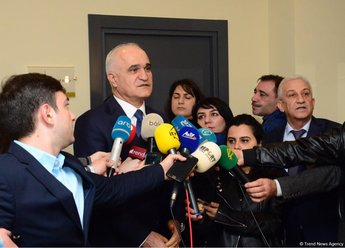 Nazir: “Diqlas” ticarət mərkəzində yanğından zərər çəkmiş 57 sahibkar maliyyə yardımı alıb (FOTO)