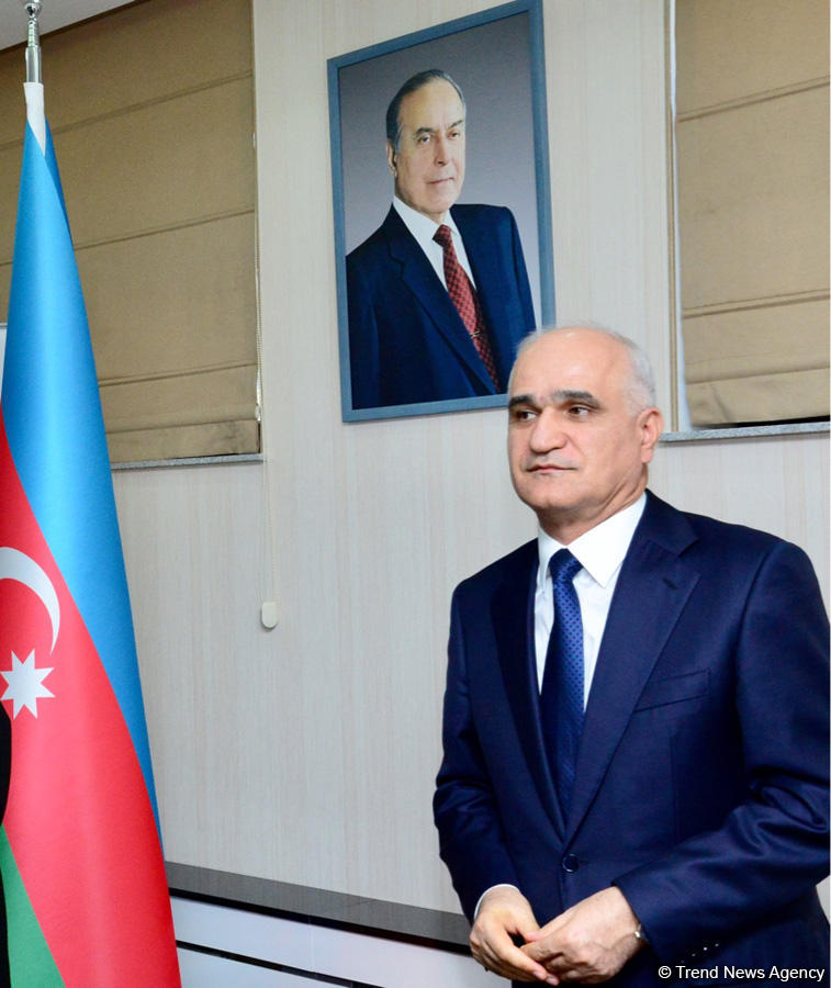 Nazir: “Diqlas” ticarət mərkəzində yanğından zərər çəkmiş 57 sahibkar maliyyə yardımı alıb (FOTO)