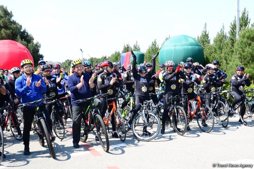“Az avtomobil, çox həyat” devizi altında veloyürüş keçirilib (FOTO)