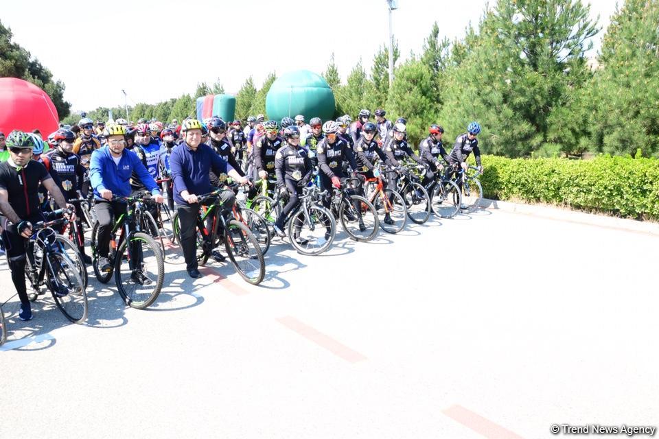 “Az avtomobil, çox həyat” devizi altında veloyürüş keçirilib (FOTO)