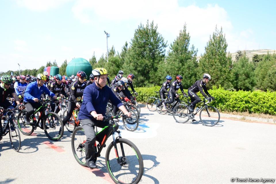 “Az avtomobil, çox həyat” devizi altında veloyürüş keçirilib (FOTO)
