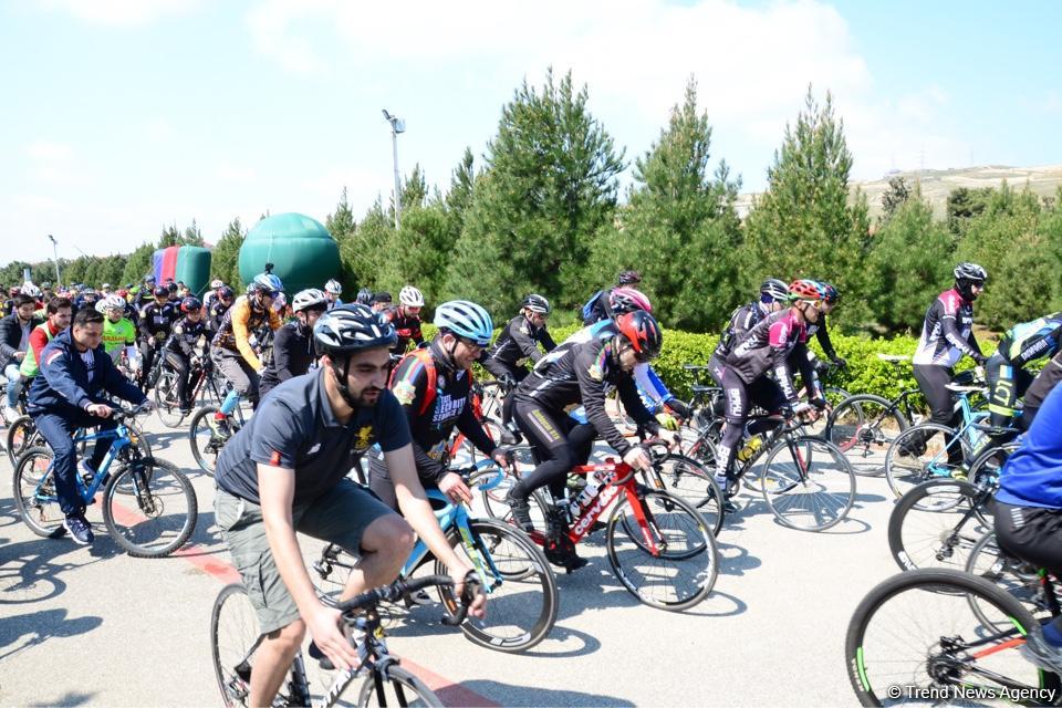 “Az avtomobil, çox həyat” devizi altında veloyürüş keçirilib (FOTO)